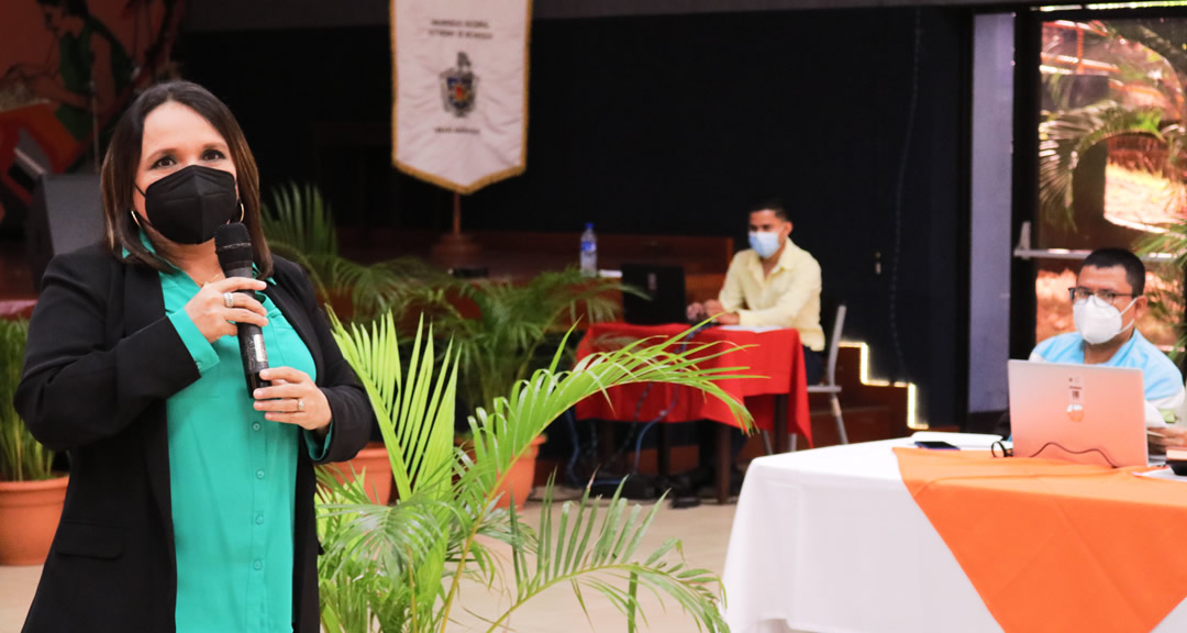 Maestra Catalina Tapia, Directora de la División de Recursos Humanos