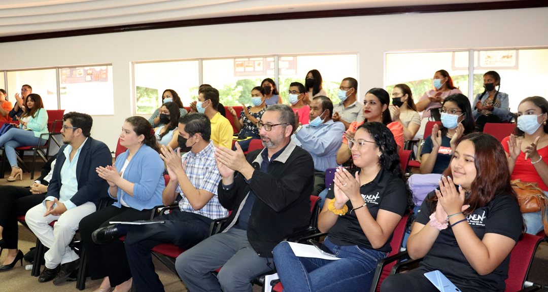 Parte de los asistentes al Simposio en Marketing “Comunicación e innovación en la era del emprendimiento”.