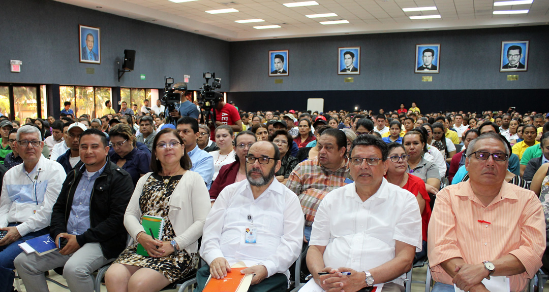 Autoridades universitarias, docentes y personal administrativo de la UNAN-Managua asistieron a la charla sobre el Coronavirus