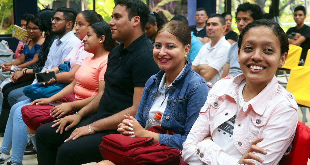 Comunidad universitaria participa en foro sobre el pensamiento y cultura de nuestra América.