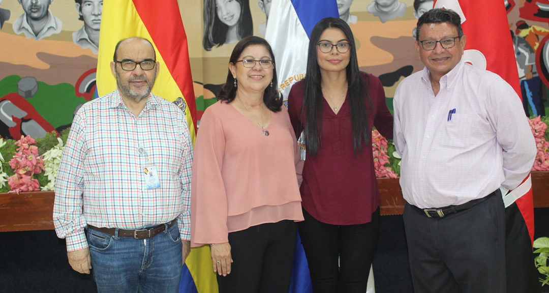 Dr. Luis Alfredo Lobato, Secretario General; MSc. Ramona Rodríguez, Rectora; MSc. Yaoska Padilla, Ministra de la Mujer; y MSc. Jaime López Lowery, Vicerrector General.