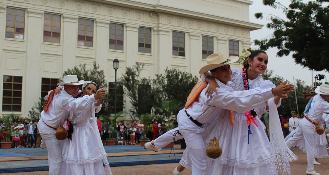 FAREM-Matagalpa interpreta danzas representativas del norte del país.