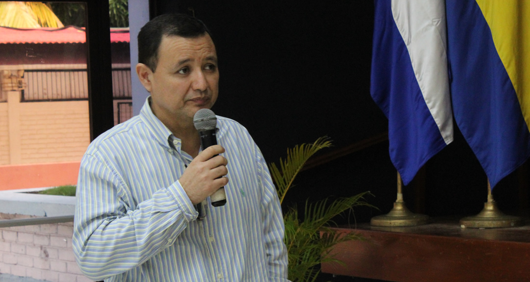 Maestro Antonio José Medal Solís presenta avances de la Dirección de Educación a Distancia Virtual.