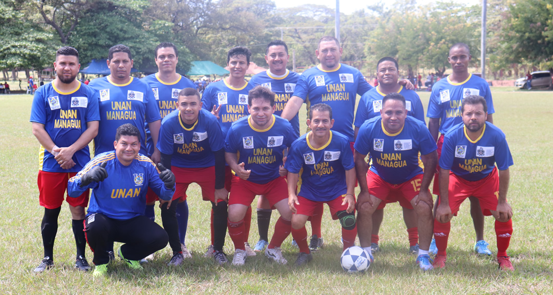 Equipo masculino universitario subcampeones en disciplina de fútbol