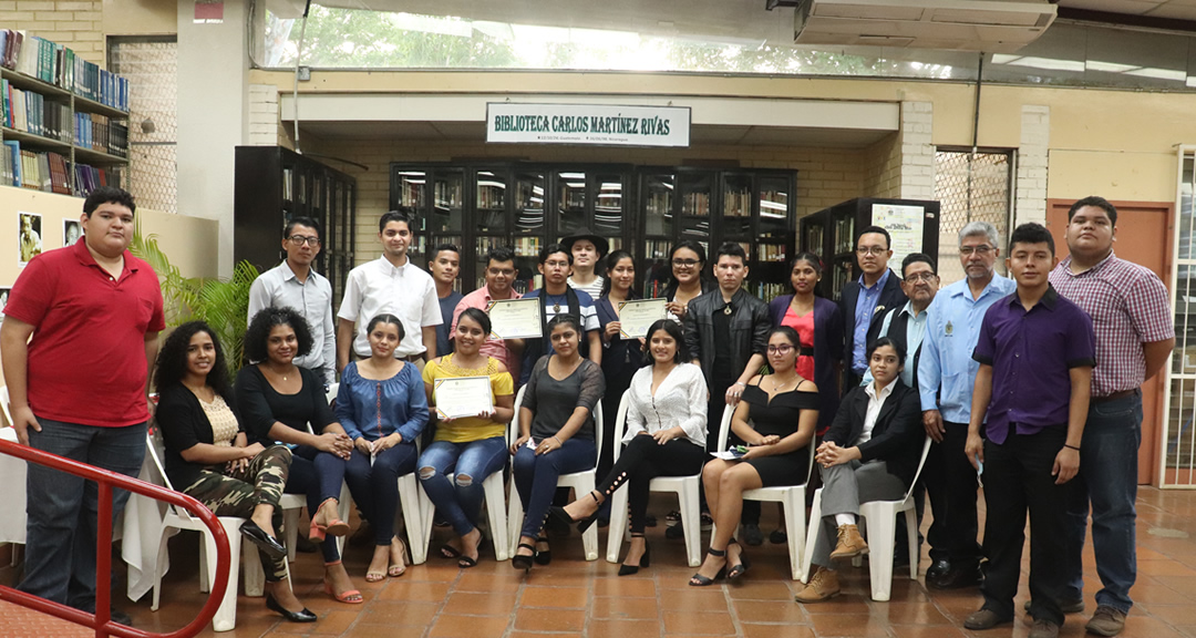 Participantes del Encuentro Interuniversitario de Poesía.