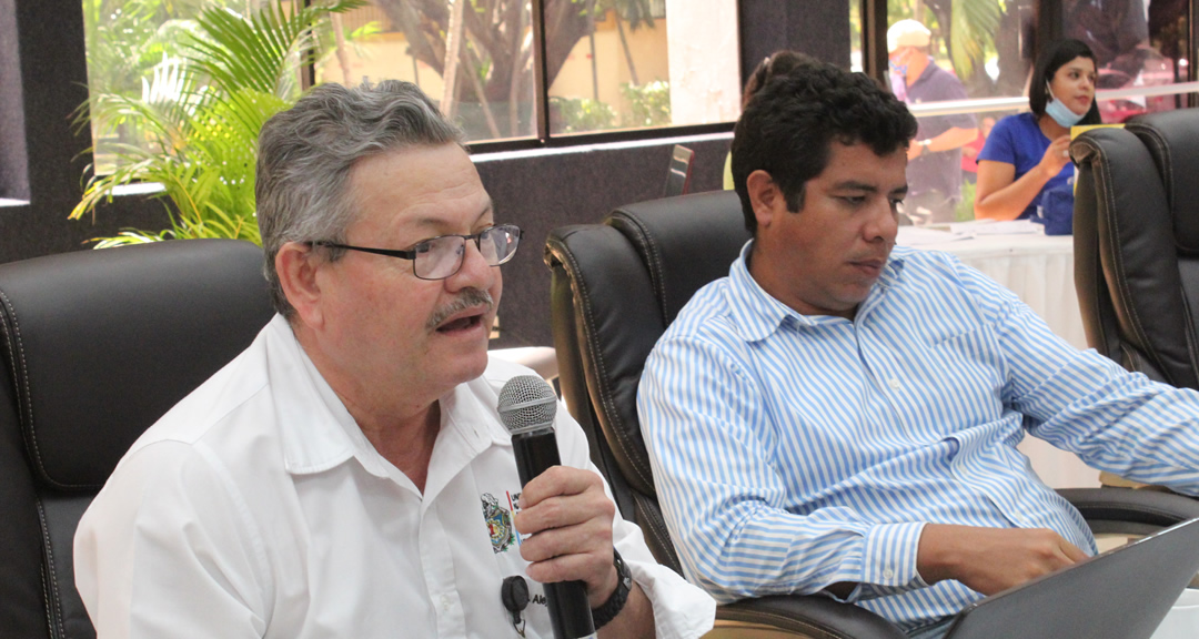 MSc. Alejandro Genet, Decano de la Facultad de Educación e Idiomas.