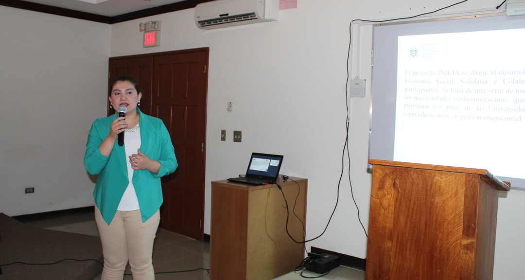 La MSc. Violeta Gago, Coordinadora de INICIA, brindó datos generales de este curso.