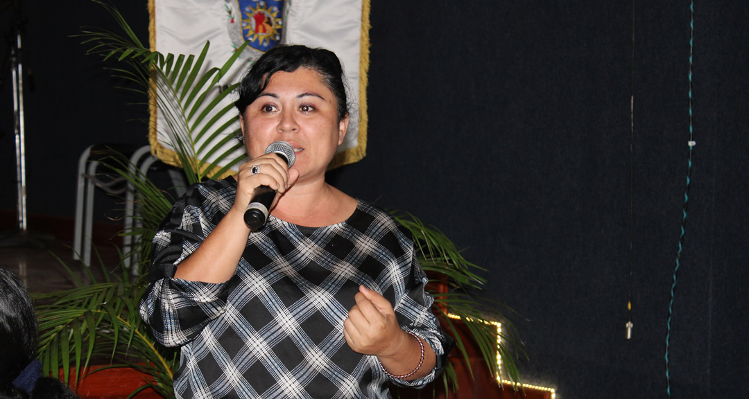 Maestra Mabel Gaitán, presenta la vida y obra de Carlos Martínez