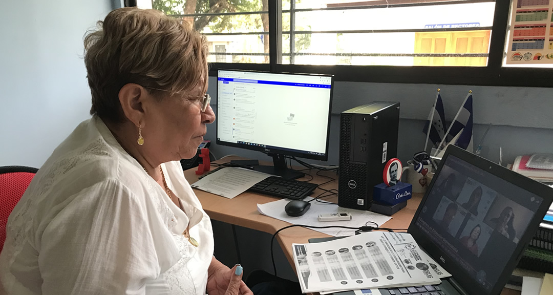 Jilma Romero Arrechavala, directora de extensión universitaria y coordinadora de extensión del CNU.