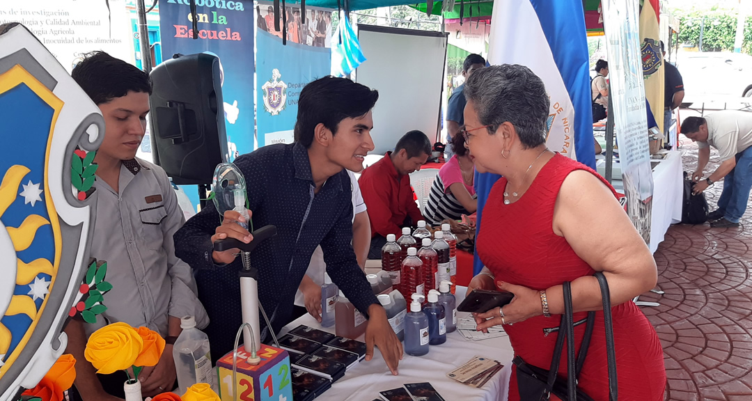 UNAN-Managua participa en feria regional de emprendedores