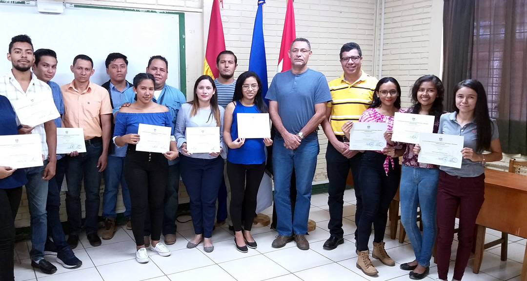 Participantes del Proyecto Turístico en Catarina reciben reconocimiento