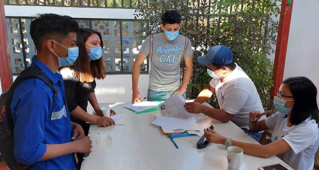 Jóvenes procedentes de zonas lejanas del país son beneficiados con beca interna