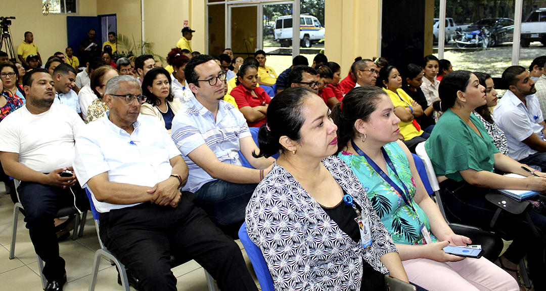 Participación de la comunidad universitaria en la conferencia.