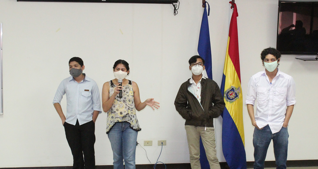 Estudiantes del Curso INICIA compartieron de manera preliminar sus ideas de proyectos