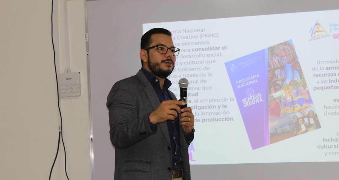 Humberto González, Director de Economía Creativa y Naranja de la Presidencia, dictó una conferencia sobre las líneas del gobierno sobre ESS
