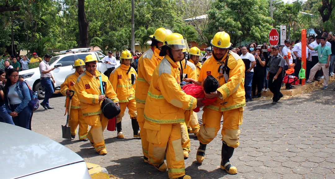 Comunidad universitaria durante el primer Ejercicio Nacional Multiamenazas 2024.