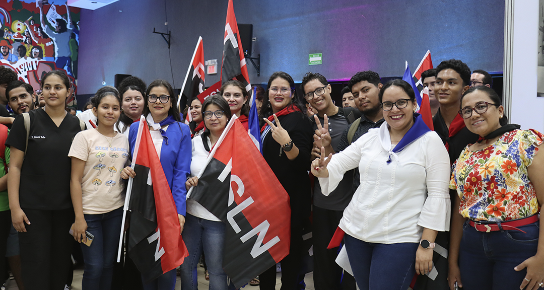 Gobierno Sandinista rinde homenaje al héroe de la paz, Brian Wilson5689