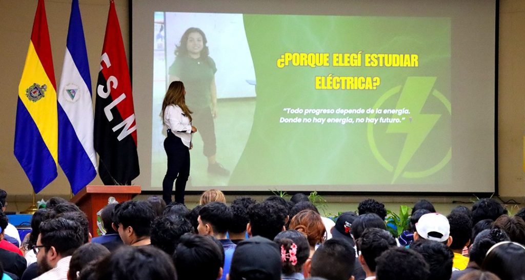 Ingenieros civiles y arquitectos conocen sobre el uso de herramientas de construcción
