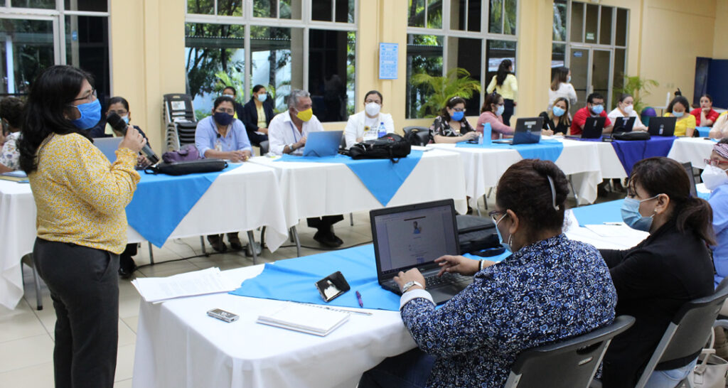 Administradores de la UNAN-Managua reciben taller de sensibilización sobre nuevas disposiciones administrativas