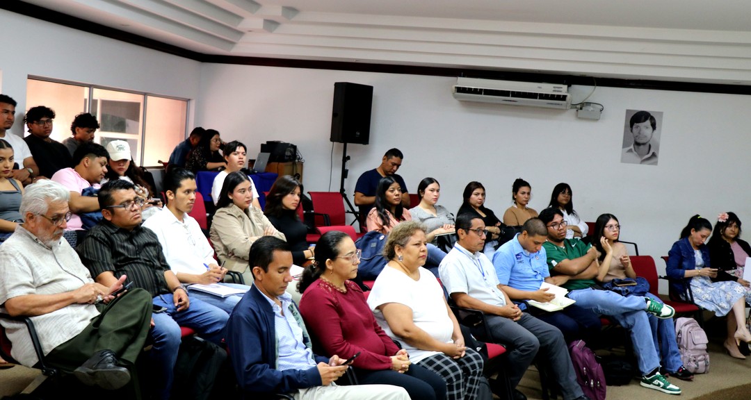 Jóvenes y docentes universitarios participan en seminario sobre Geoquímica en Nicaragua