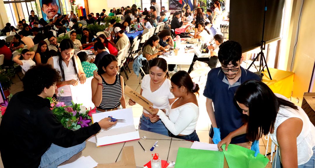 Estudiantes del CUR-Matagalpa impulsan su creatividad e innovación mediante un taller creativo