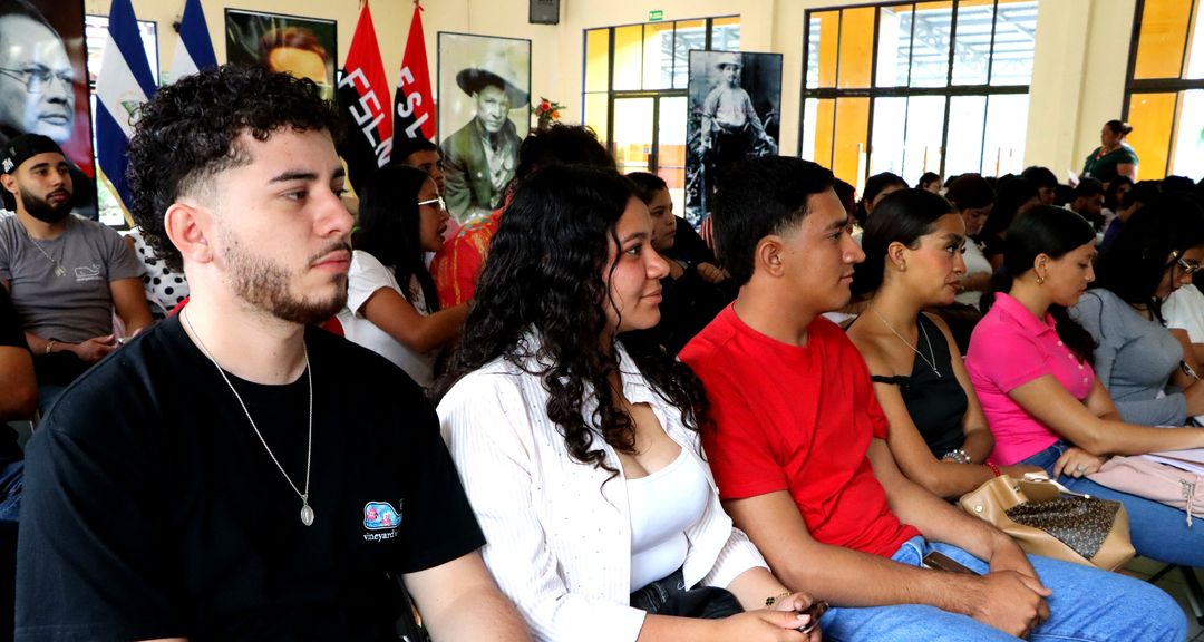 Estudiantes del CUR-Matagalpa impulsan su creatividad e innovación mediante un taller creativo