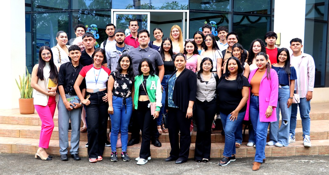 Futuros comunicadores de CUR Estelí conocen quehacer comunicacional de la Universidad