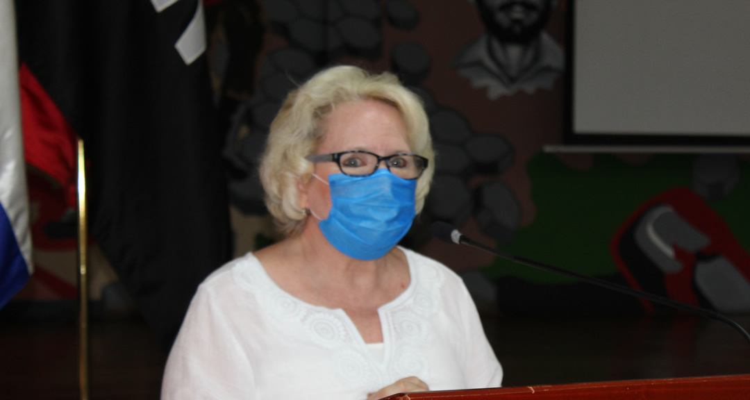 La Dra. Sofía Clark, sobrina del padre Miguel d’Escoto y parte del equipo de colaboradores del Centro de Estudios del Desarrollo.