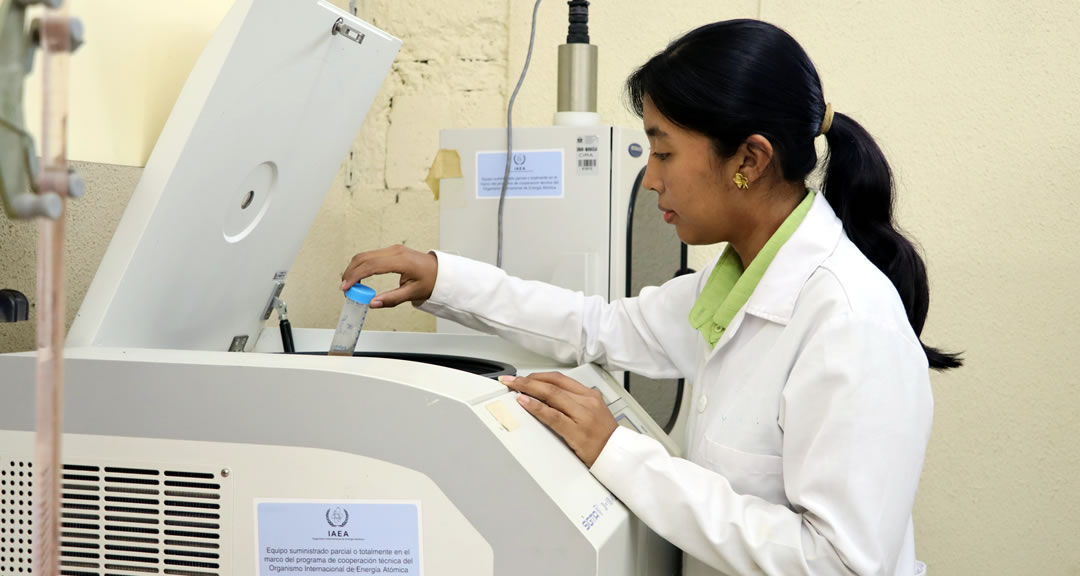 Eliang Hernández, «desde la química ambiental podemos generar conciencia de la preservación de los recursos»