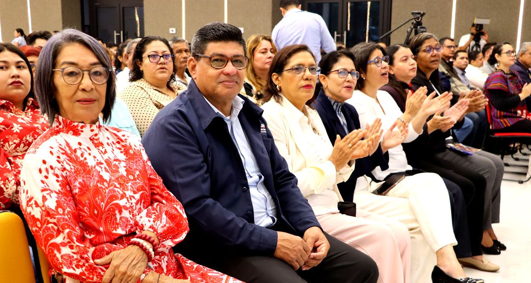Maestras y maestros universitarios comparten experiencias que aporten al desarrollo de la educación superior