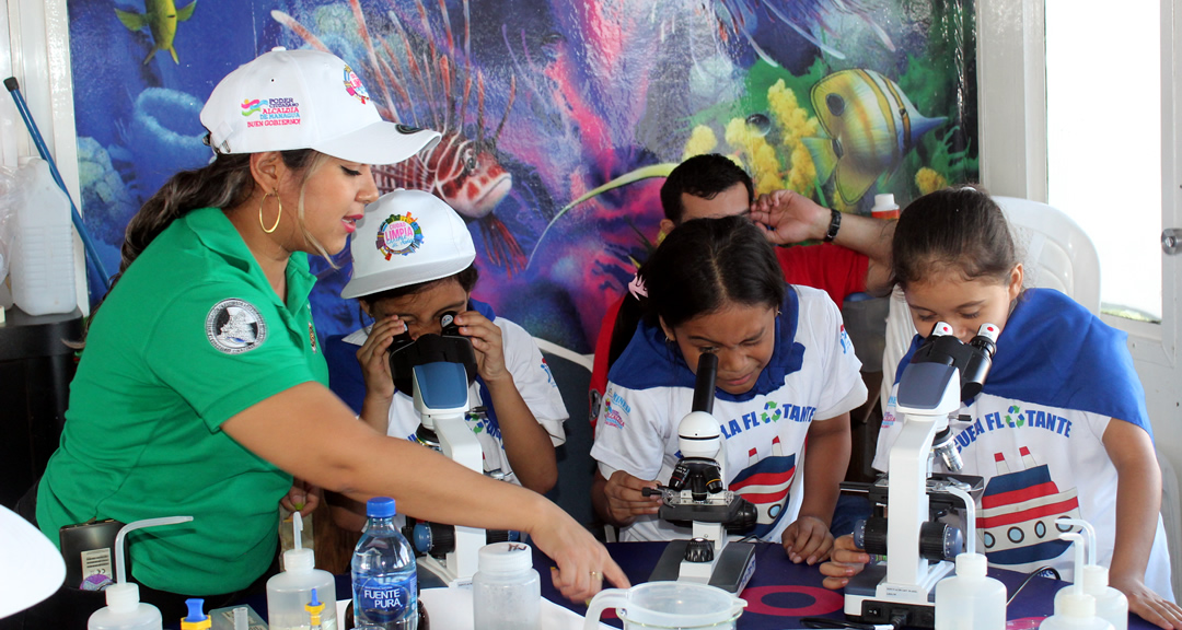 Investigadores y analistas de laboratorio del CIRA UNAN-Managua comparten saberes en Escuela Flotante
