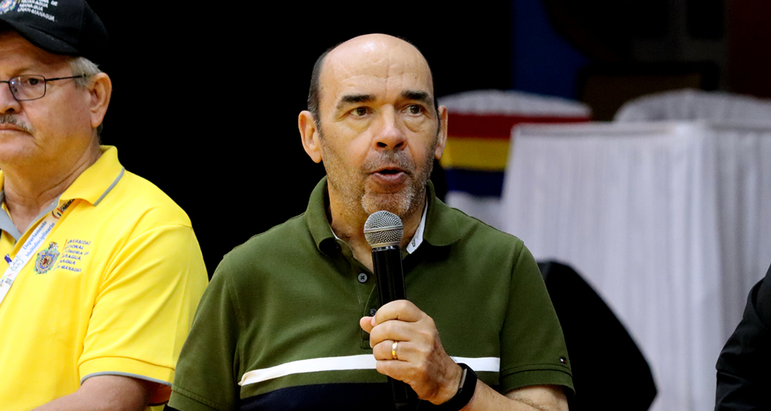 Dr. Luis Alfredo Lobato durante su discurso.