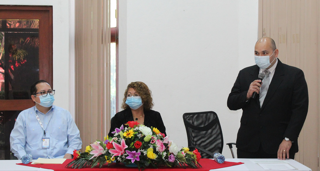 De izq. a der. doctores Sergio Gutiérrez, Coordinador del doctorado; Liliam Lezama, y Teodoro Tercero, Subdirector del CIES.