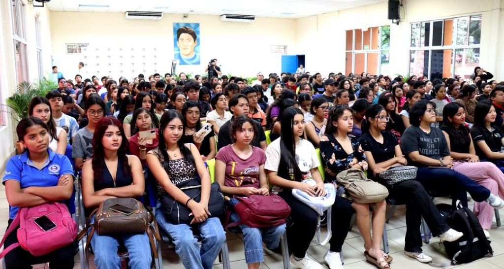 Comunidad universitaria rememora la lucha y valentía del pueblo que triunfó un 19 de julio