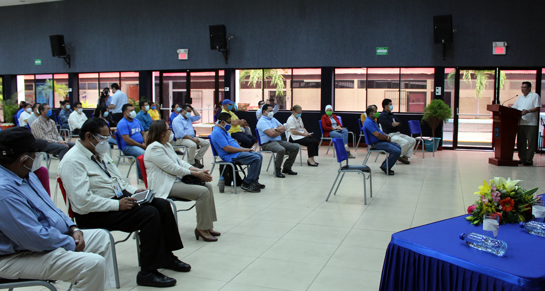 El MSc. Jaime López Lowery, Vicerrector General de la UNAN-Managua destacó los logros alcanzados en sesenta años de formar profesionales para las ciencias económicas.