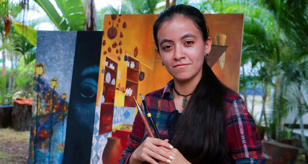 Gabriela Espinoza, una joven dedicada al estudio y a la pintura