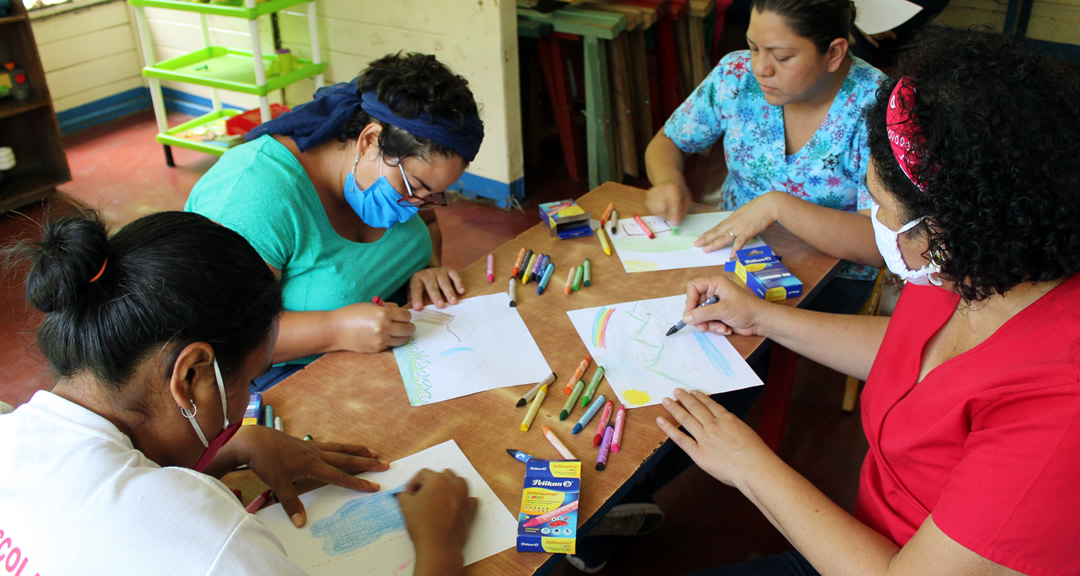 En este taller también se trabaja el dibujo como técnica para expresar emociones