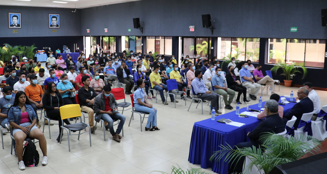 La comunidad universitaria que asistió al evento