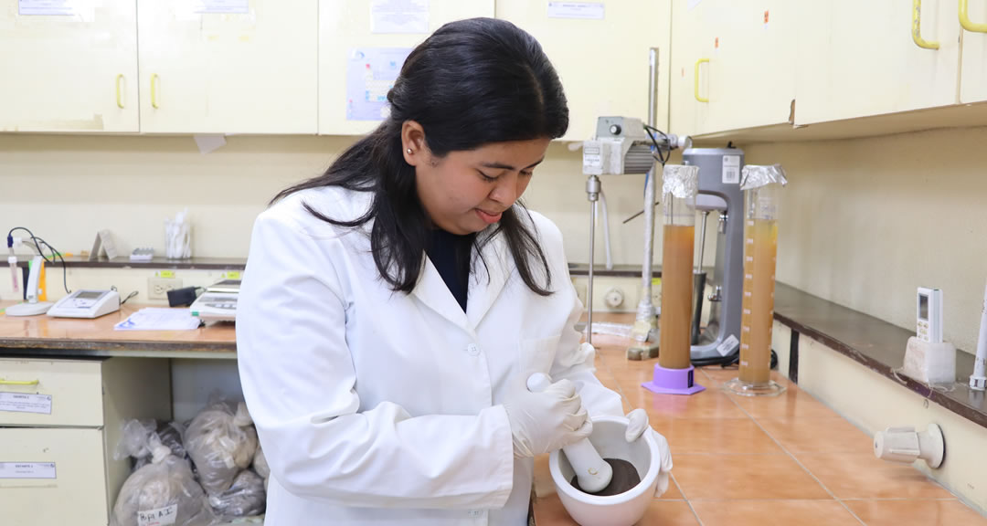 «La Universidad nos brinda la oportunidad de capacitarnos en espacios científicos»