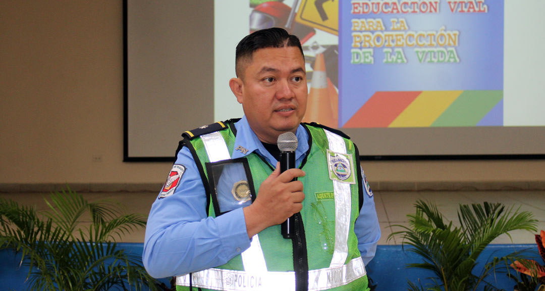  Lic. Lenin Castellón, facilitador del taller 