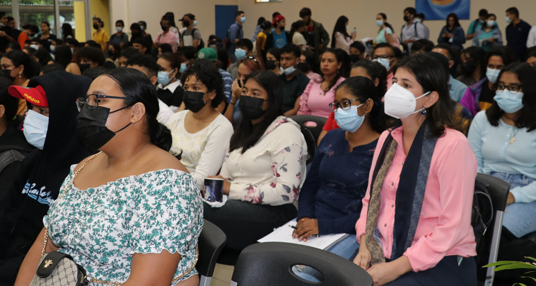 Estudiantes y académicos de las carreras del Departamento de Biología asistieron a la actividad