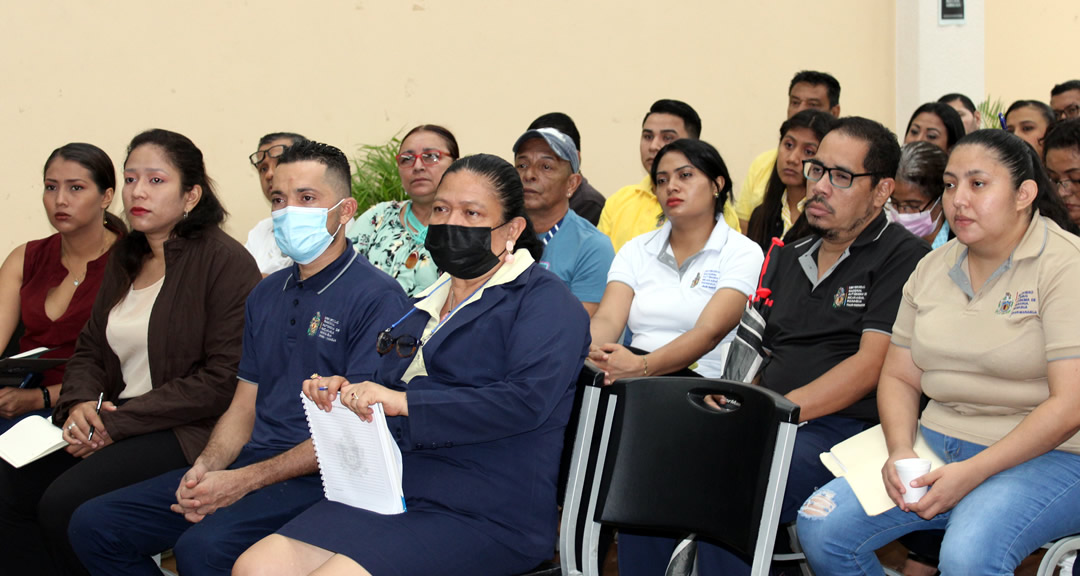 Trabajadores docentes y administrativos se capacitaron en la elaboración de Planes Comunitarios de Respuesta Multiamenazas