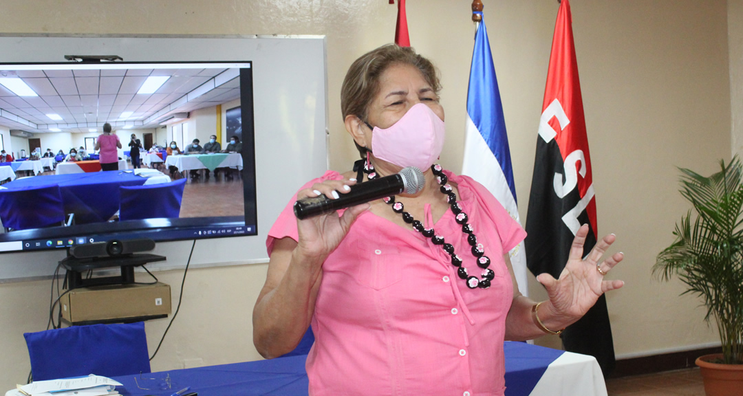 Doctora Jilma Romero Arrechavala, directora de extensión universitaria