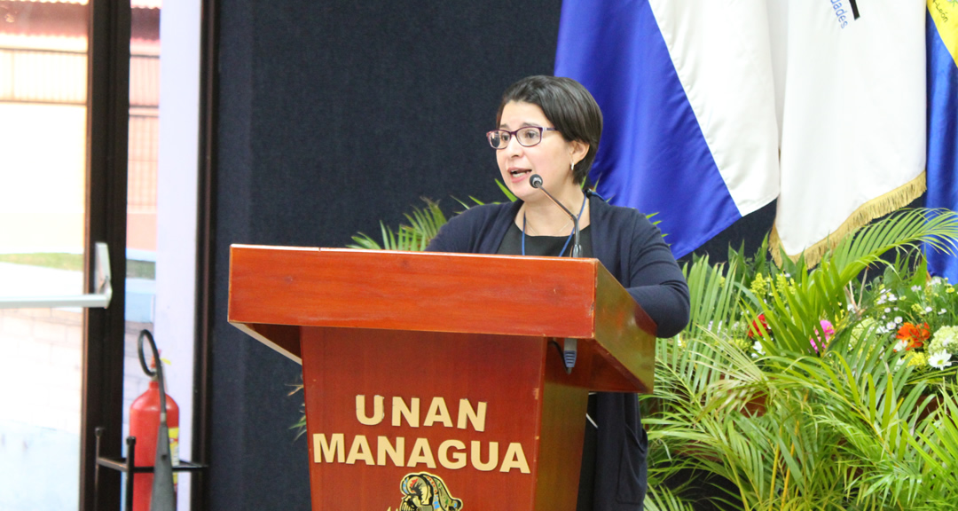 Dra. Johana Tórrez, Directora de Posgrado y Educación Continua, compartió los resultados del foro.