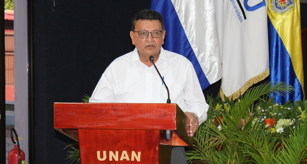 MSc. Jaime López Lowery, Secretario Técnico del CNU, durante la lectura de la declaratoria del foro.