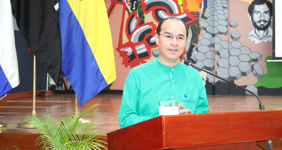 Diputado Carlos Emilio López durante su ponencia