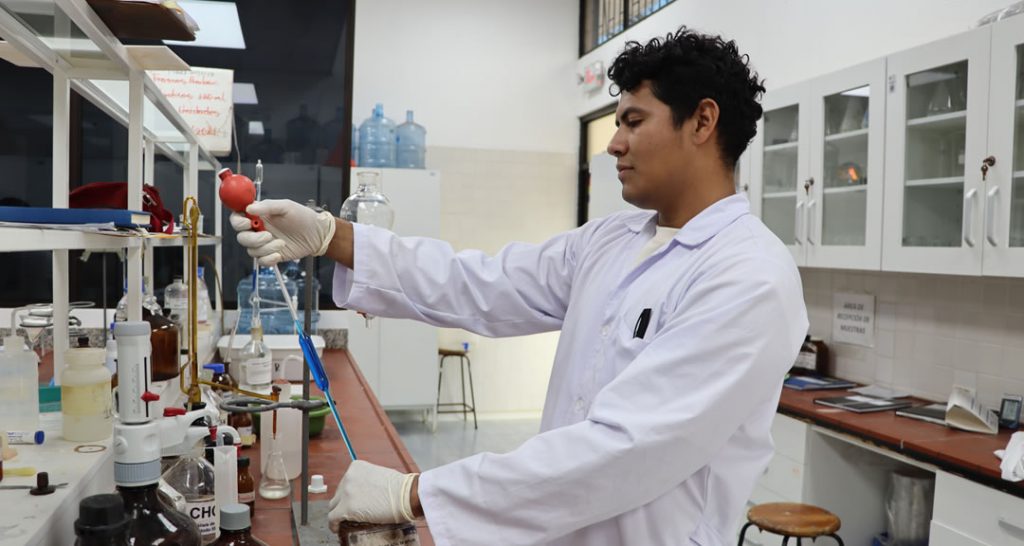 Henry Obando: «Desde la Ingeniería Ambiental se promueve la sostenibilidad ambiental»