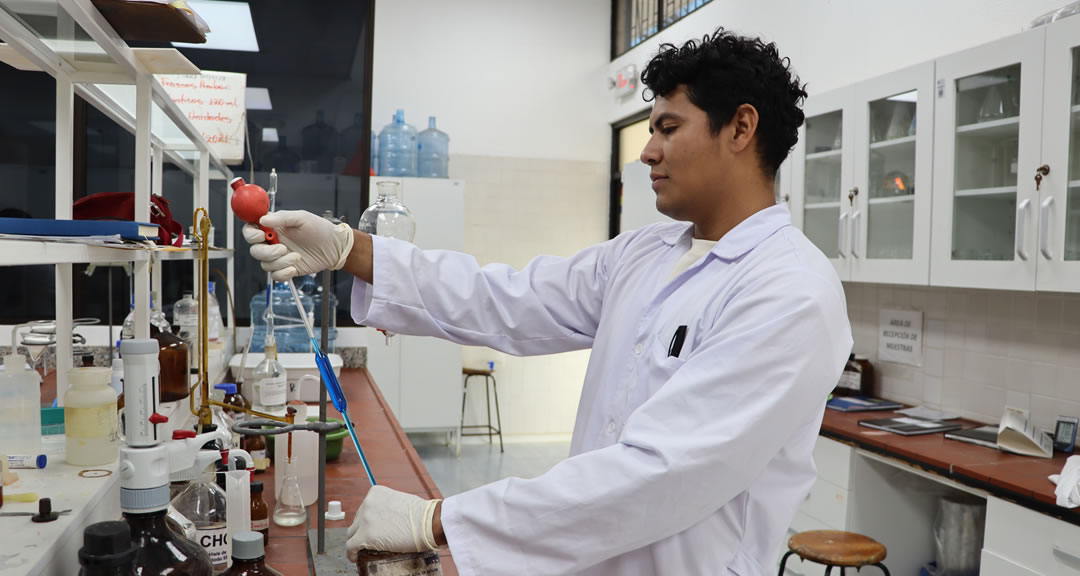 Henry Obando: «Desde la Ingeniería Ambiental se promueve la sostenibilidad ambiental»