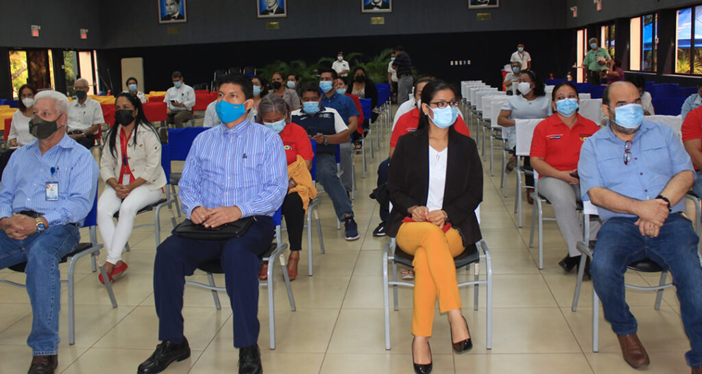 UNAN-Managua rinde homenaje a maestros por su loable labor