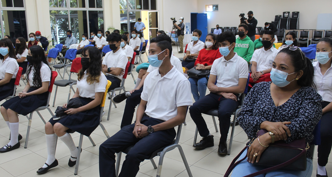 Instituciones públicas y educativas celebran el Día Internacional del Internet Seguro